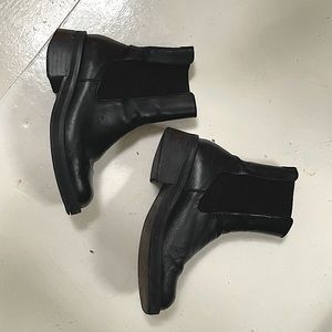 Great fall spring or winter boots brand Miista E8